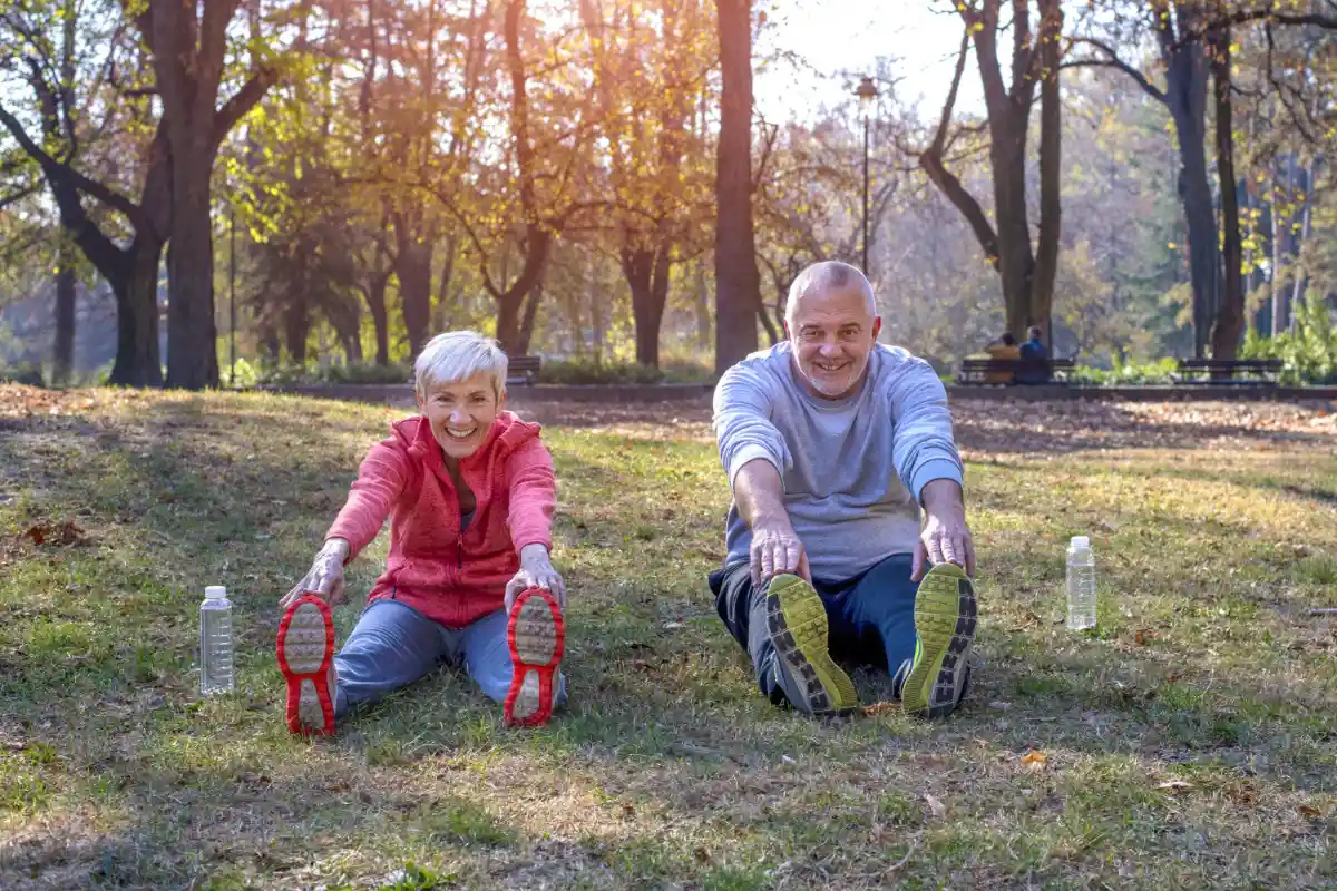 deux personnes font du sport