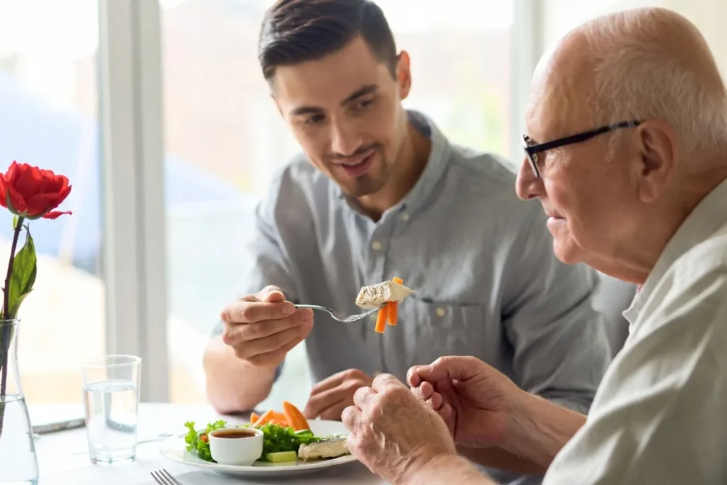 aide au repas personne âgée